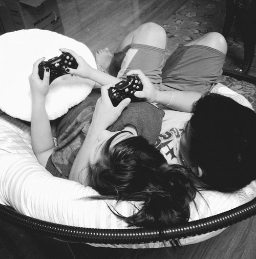 play game with girlfriend