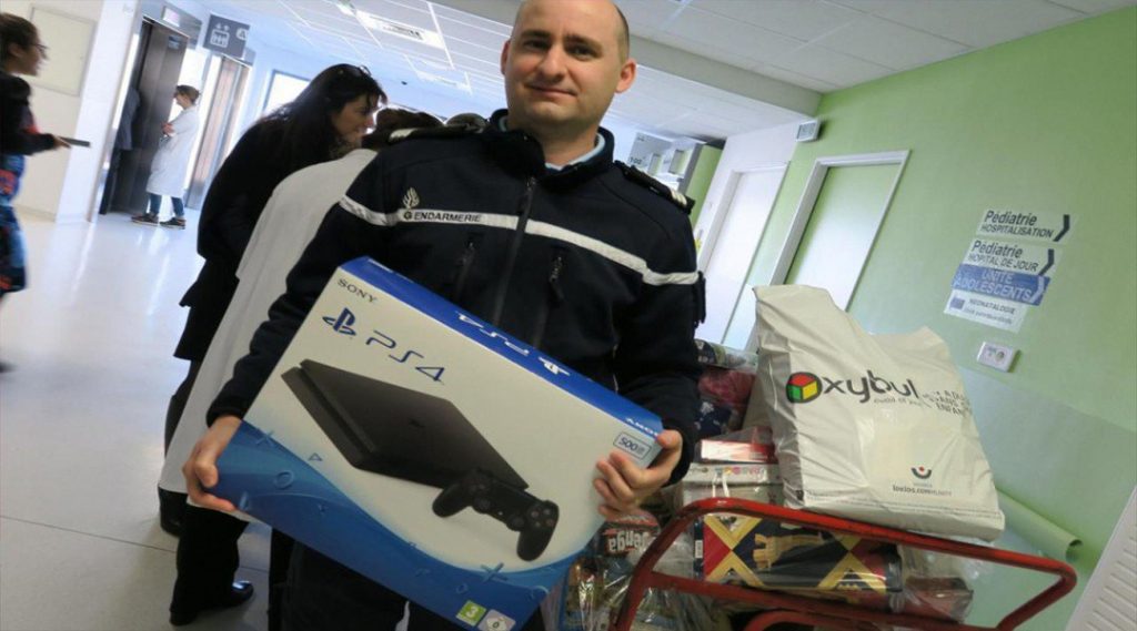 gamerant french policemen donate consoles.jpg.optimal