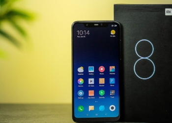 Xiaomi Mi 8 unboxing e1549214593366