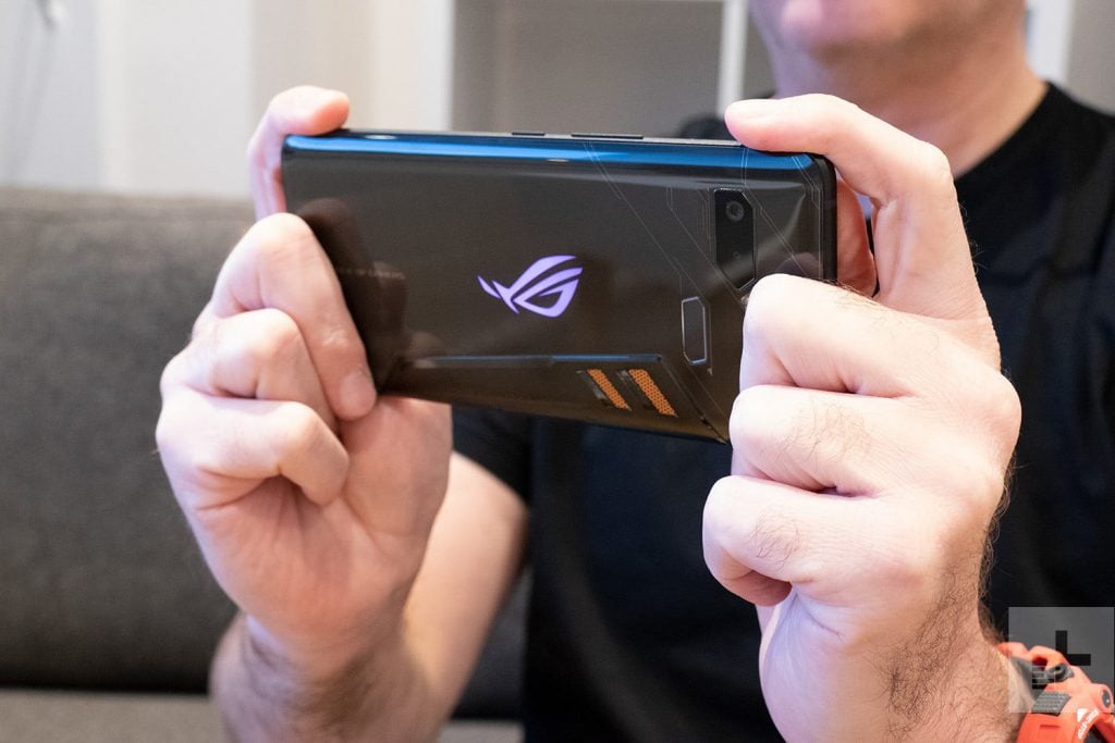 asus rog phone review pointing camera