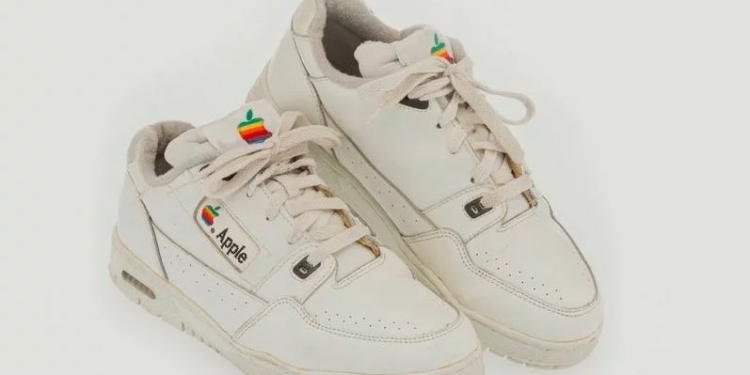 apple sneakers