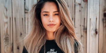 Valkyrae Alone 1000x600 1