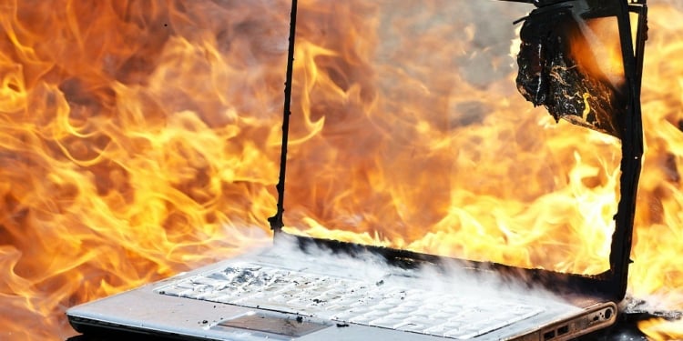 Laptop Terbakar