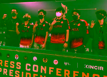 Netizen Temukan Kejadian Menarik Saat Pembagian Medali Piala Presiden Esports 2021