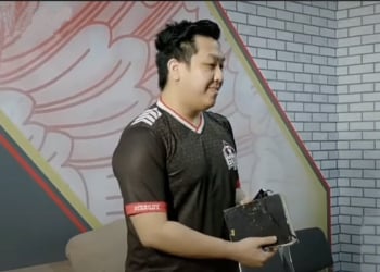 Netizen Soroti Pelatih Geek Fam Indonesia yang Tampak Menyedihkan di MPL Season 10