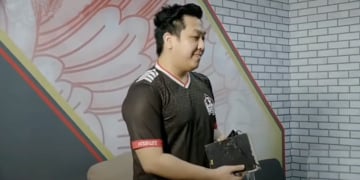 Netizen Soroti Pelatih Geek Fam Indonesia yang Tampak Menyedihkan di MPL Season 10