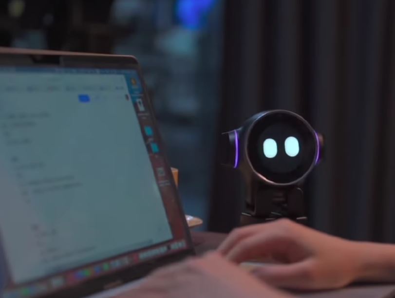 Robot Dengan Kemampuan Interaktif Li Ming