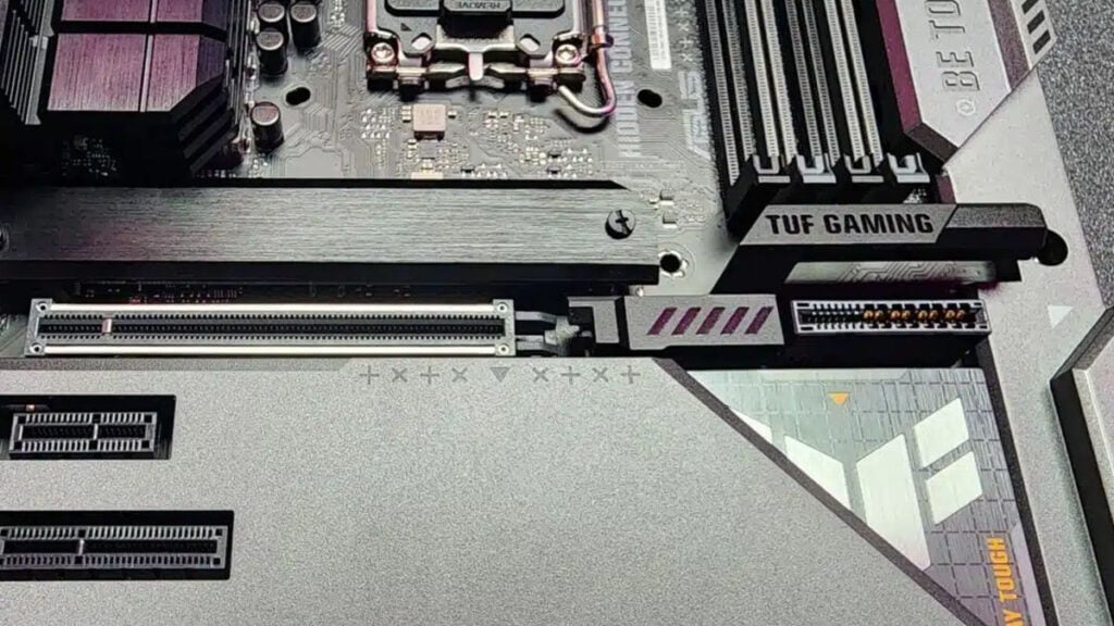 Konektor Daya Hpce Di Motherboard