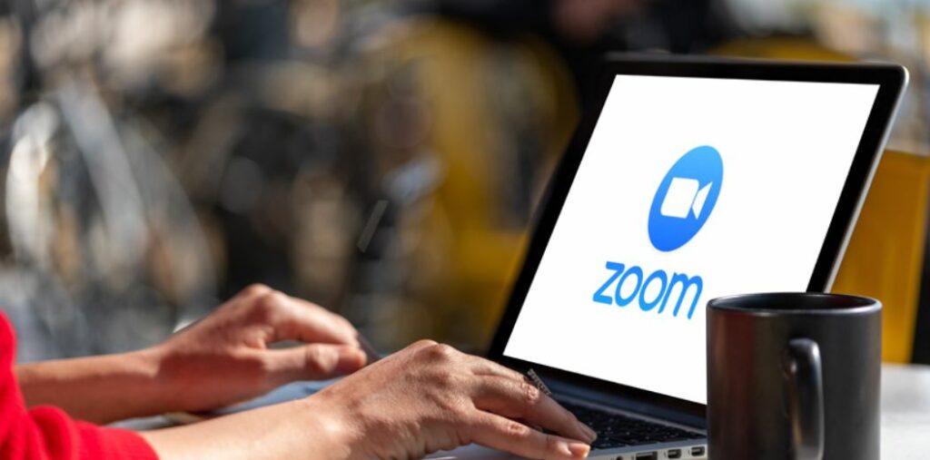 Zoom Mengumpulkan Data Secara Sembunyi