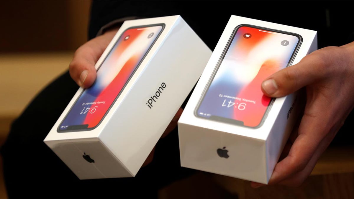 Ketahuan Menyelundupkan 68 iPhone Disekujur Tubuh, Seorang Pria Ditangkap Bea Cukai