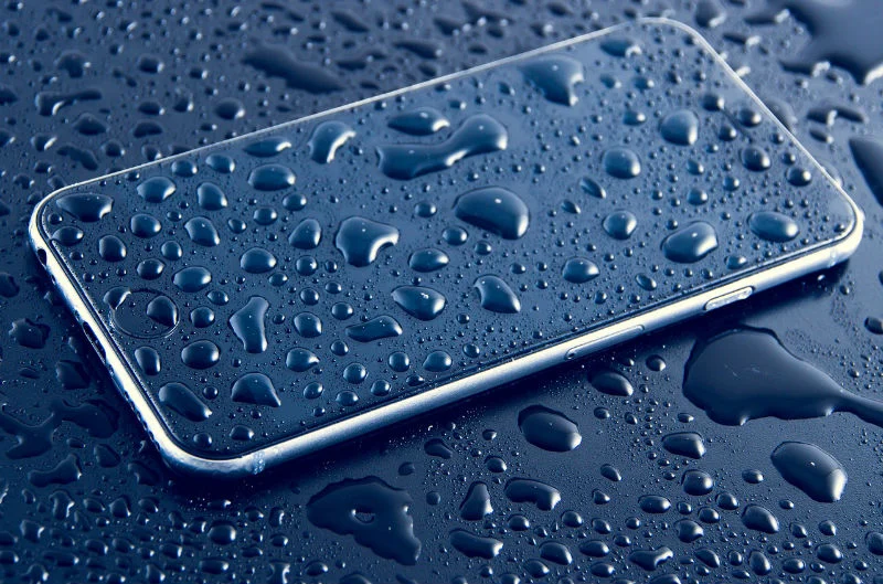 Apple ha confirmado que no es recomendable utilizar arroz para secar un iPhone empapado en agua