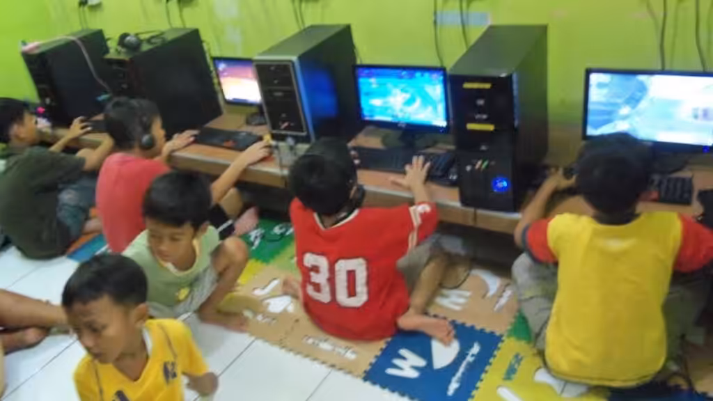 7 Kebiasaan Gamer Bocil dengan Uang THR saat Lebaran 4 Login Dulu Ga Sih