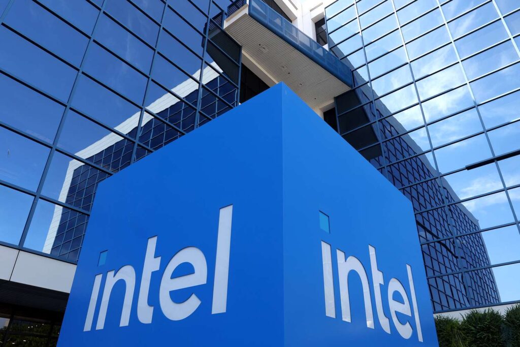 intel dapat suntikan dana