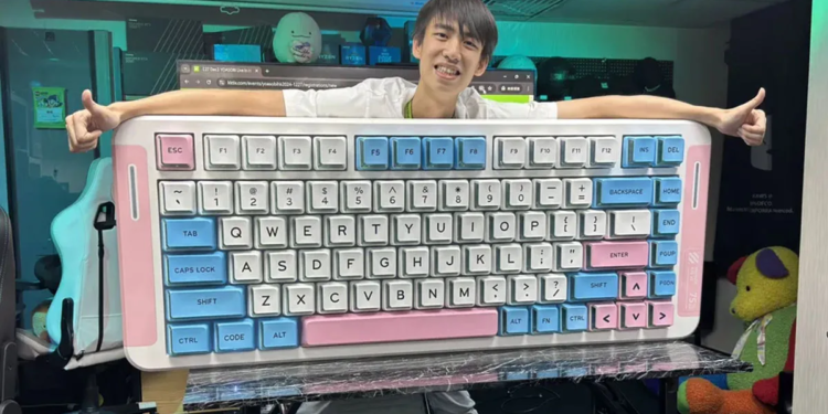 Mechanical Keyboard Sebesar Manusia