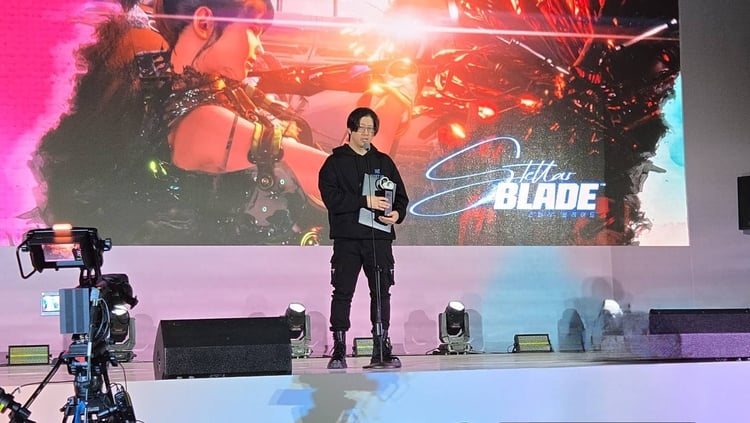 Stellar Blade Menang