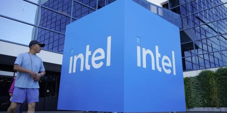 Intel Dilaporkan Menyerah