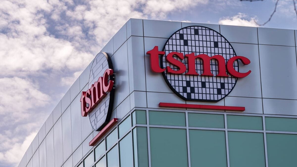 Bos Besar TSMC Kritisi Langkah Intel yang Fokus di Pabrik Chip