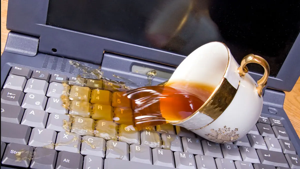 Laptop Kena Air? Inilah Pertolongan Pertama yang Perlu Kamu Lakukan!