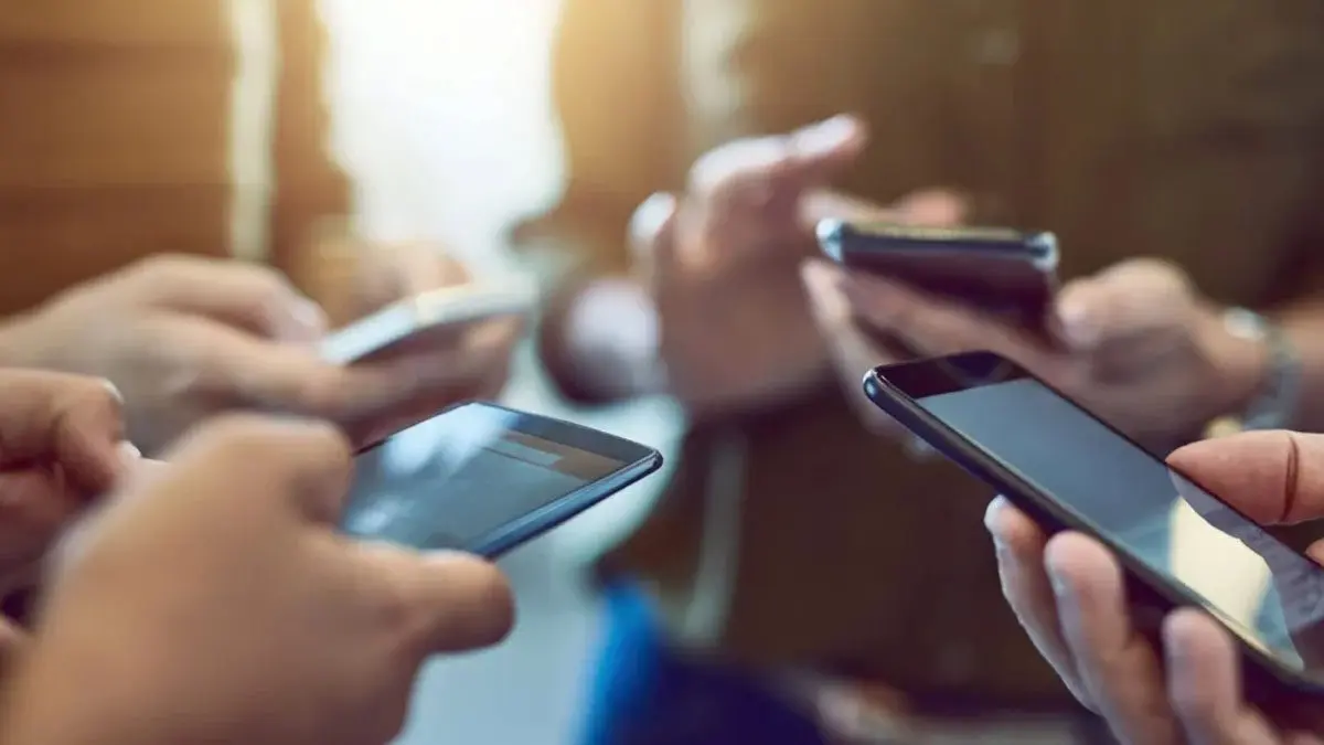 [OPINI] Ajakan Komdigi Pindah ke eSIM, Antara Harapan dan Realita di Lapangan