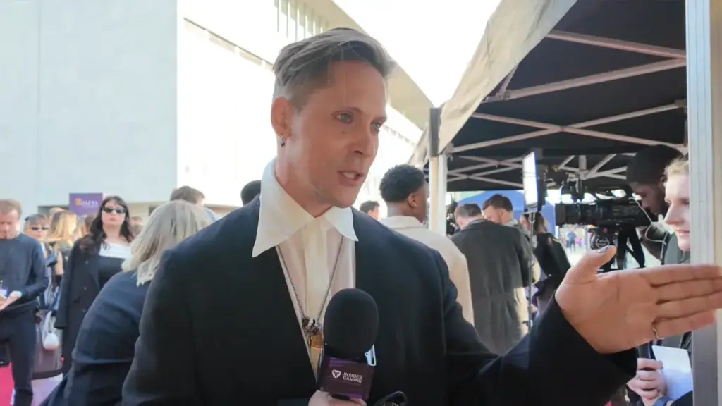 Interview Menarik Dari Neil Newbon