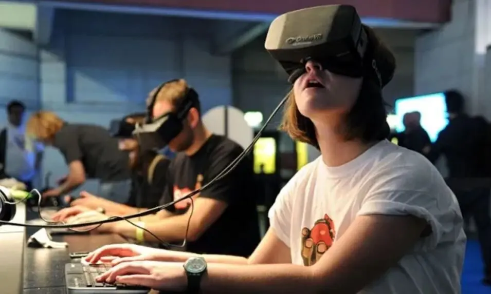 Game dan Sejarah, Kombinasi Unik yang Bikin Belajar Makin Asyik! 8 Mempelajari Sejarah Dengan Vr