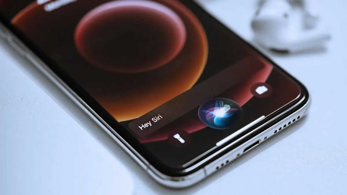 Uni Eropa Minta Apple Buka Akses untuk Asisten AI Selain Siri di iPhone