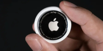 Seorang Tiktoker Donasikan Sepatu Dengan Airtag