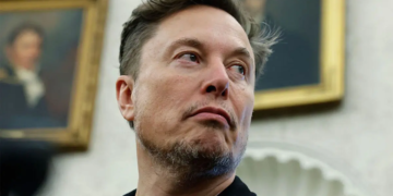 Elon Musk Terjun Total