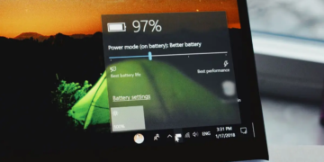 Main Laptop Sambil Dicas