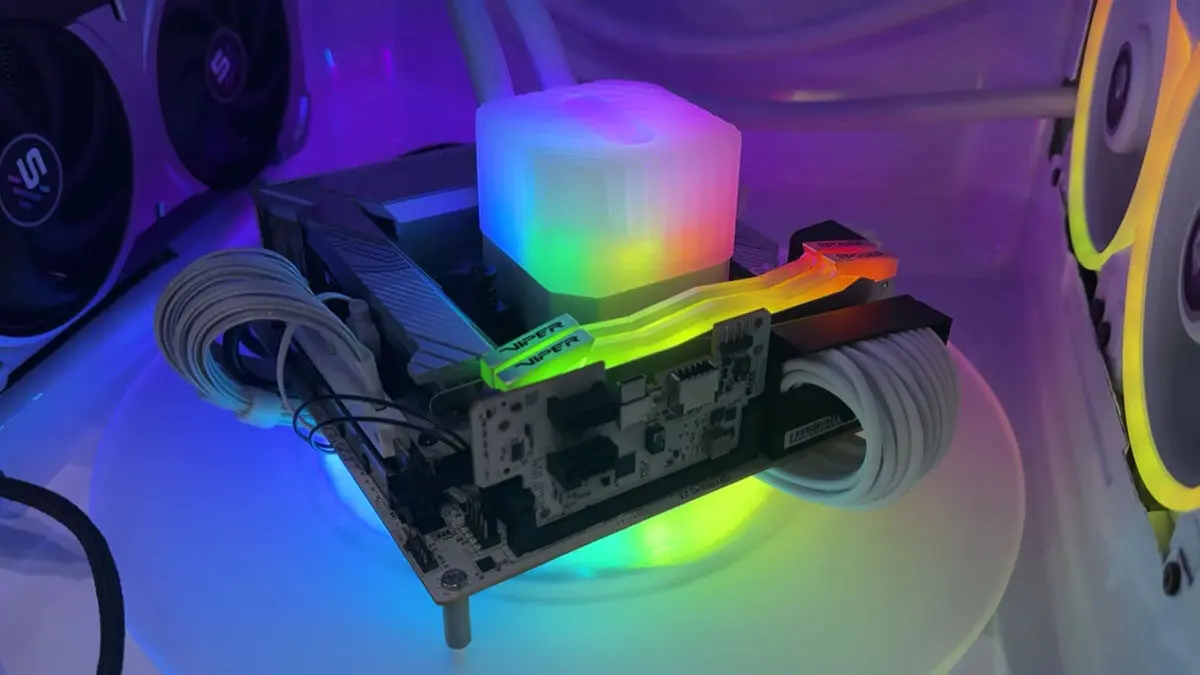 Microwave Disulap Jadi PC Gaming! Tampilan Nyeleneh, tapi Performanya Garang!