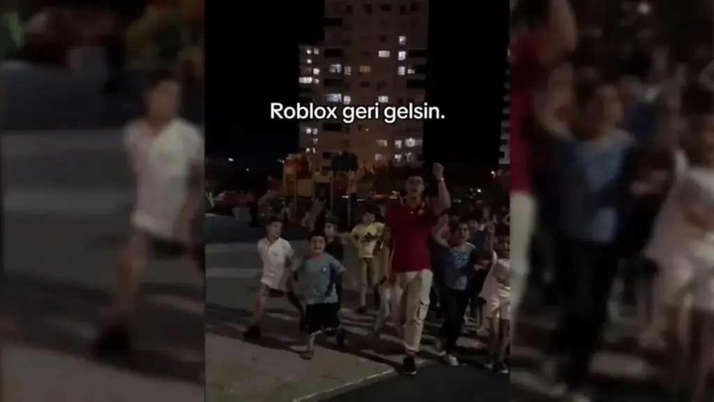 Bocil Turki Demo ke Jalanan