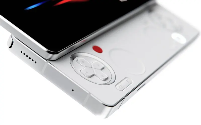 AYANEO Kenalkan HP Android Pertamanya, Usung Model Slide 3 Kontroler AYANEO Pocket PLAY 2025