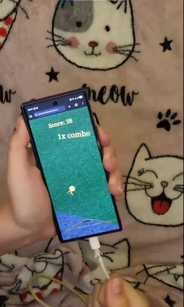 Game Panahan dengan Charger HP 2026