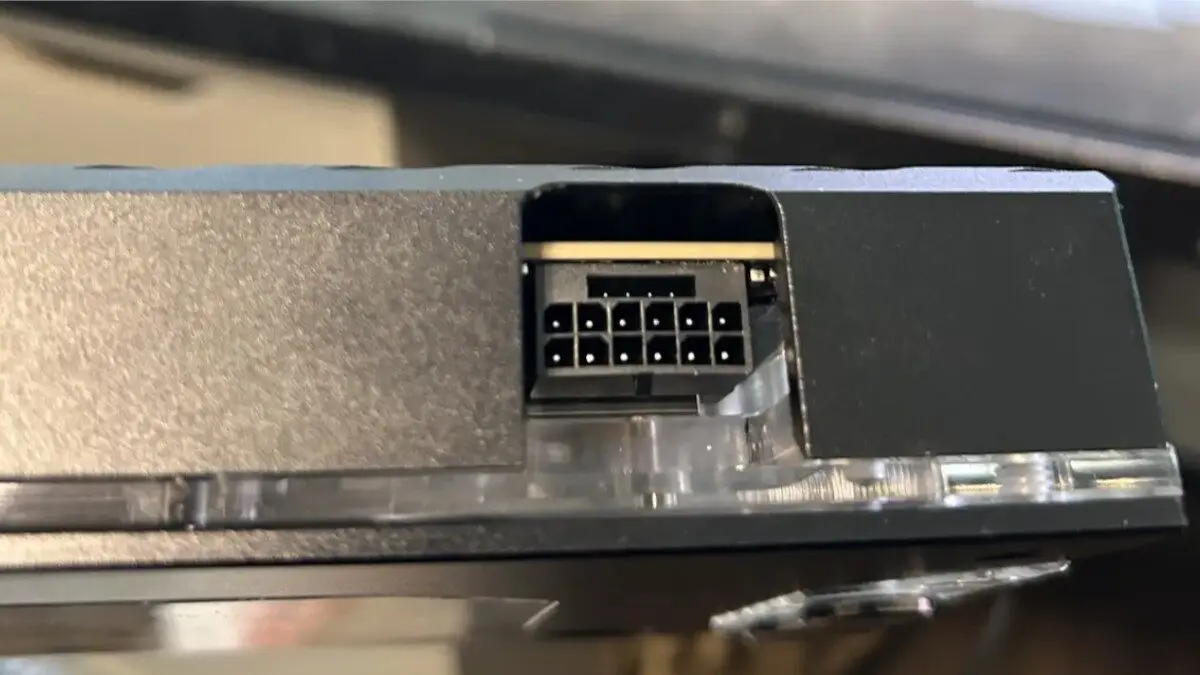 Kabel PSU ASRock Selamatkan RTX 5090 dari Konektor Meleleh