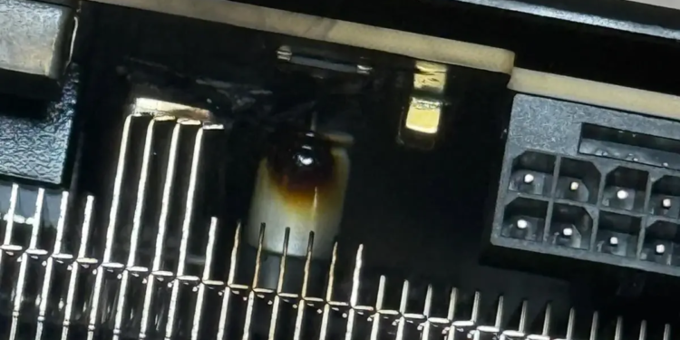 RTX 4080 SUPER Meledak Hingga PCB Berlubang, Masalah Baru Setelah Kabel Meleleh? 1 RTX 4080 SUPER Meledak 2026