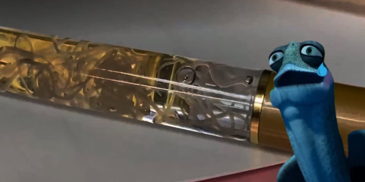 Fans Resident Evil Kaget Ada Pena 'Aneh' di Dalamnya Parasit Asli 1 Fans Resident Evil Pena Parasit