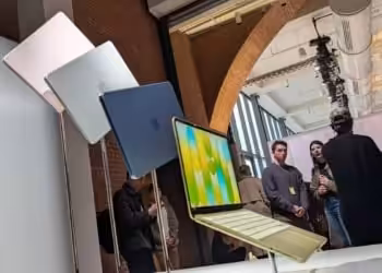 stok awal macbook neo