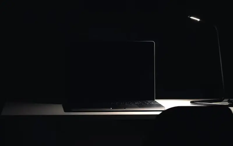 Mitos atau Fakta, Apakah Dark Mode Hanya Sekadar Estetika Visual? 5 Dark Mode Wajib Digunakan 2026